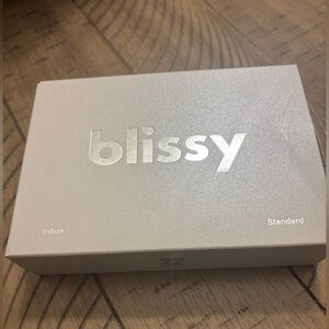 Blissy NIB Silver Pillowcase 22-Momme 100% Pure Mulberry Silk.